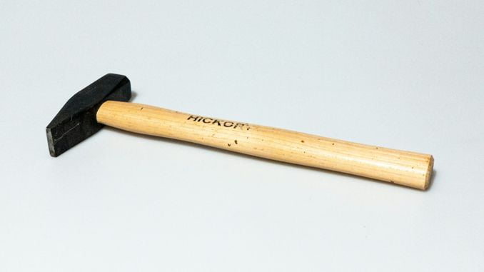 【꿈해몽】망치에 관한 꿈: 41가지 유형과 해석