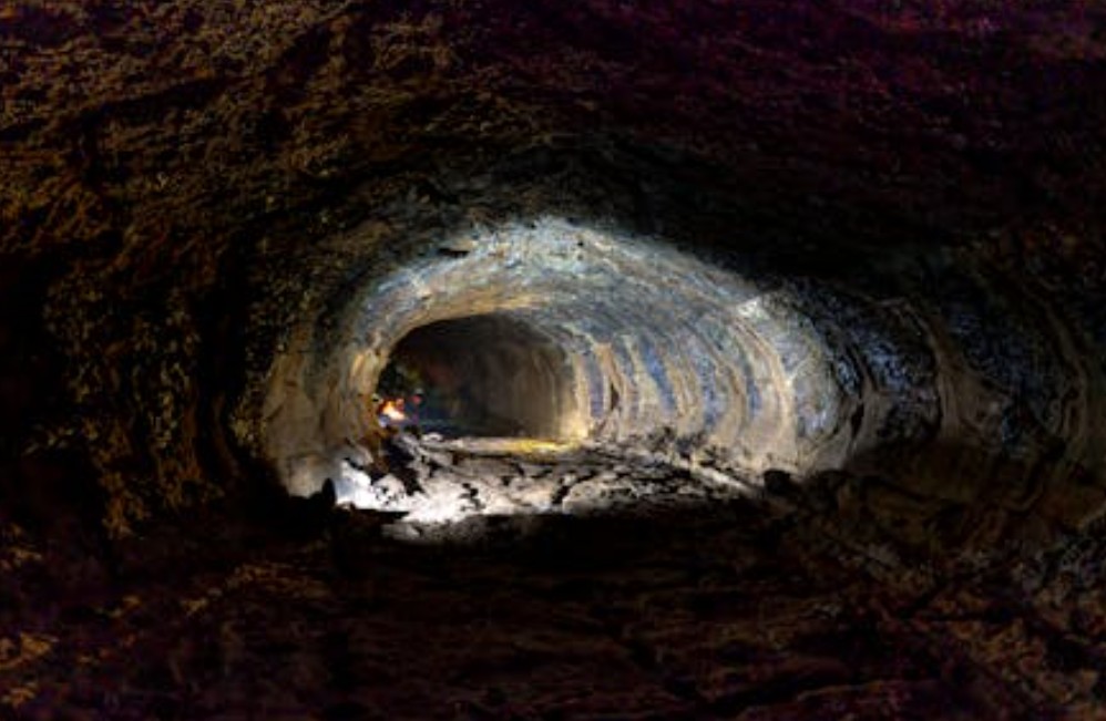 【꿈해몽】블랙홀에서 탈출하는 꿈: 8가지 의미와 상징