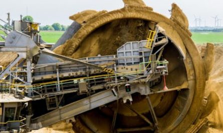 【꿈해몽】유압 굴착기를 운전하는 꿈: 6가지 의미와 상징