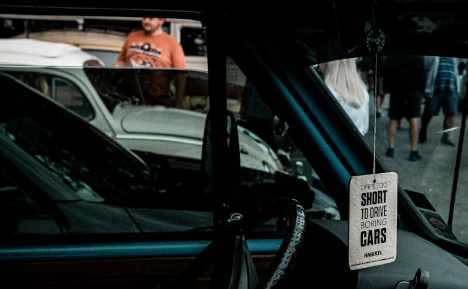 【꿈해몽】차가 떨어졌다가 구조되는 꿈: 9가지 의미와 상징