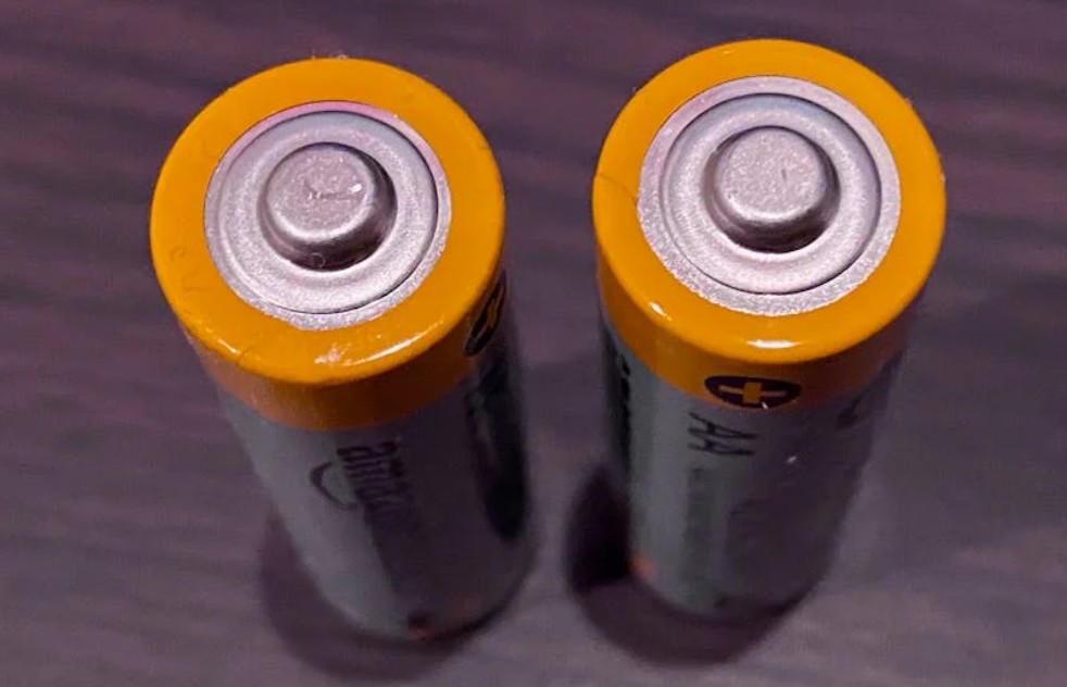 【꿈해몽】배터리에 관한 꿈: 13가지 의미와 상징