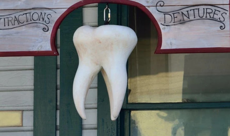 【꿈해몽】틀니가 빠지는 꿈: 6가지 의미와 상징