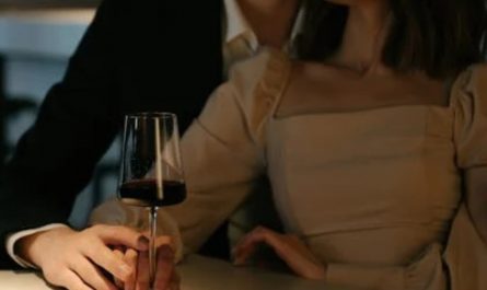 【꿈해몽】아는 사람과 데이트하는 꿈: 10가지 의미와 상징