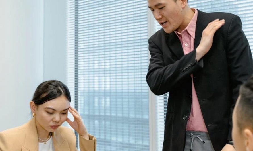 【꿈해몽】상사에게 꾸중을 듣지만 전혀 신경 쓰지 않는 꿈: 8가지 의미와 상징