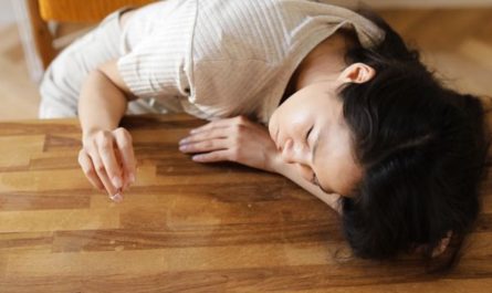 【꿈해몽】침 뱉는 꿈: 5가지 의미와 상징
