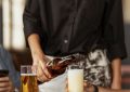 【꿈해몽】맥주 웨이터를 꿈꾼다는 것은 무슨 뜻인가요? 의미와 상징, 심리 상태, 그리고 상황적 해석