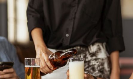 【꿈해몽】맥주 웨이터를 꿈꾼다는 것은 무슨 뜻인가요? 의미와 상징, 심리 상태, 그리고 상황적 해석